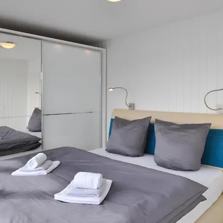 Botel Hausboot 5*